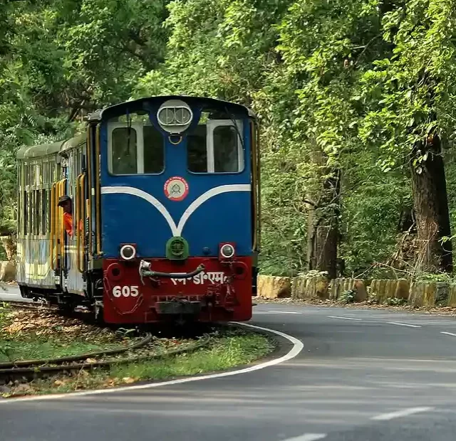 cropped-Toy_Train_of_Darjeeling.webp