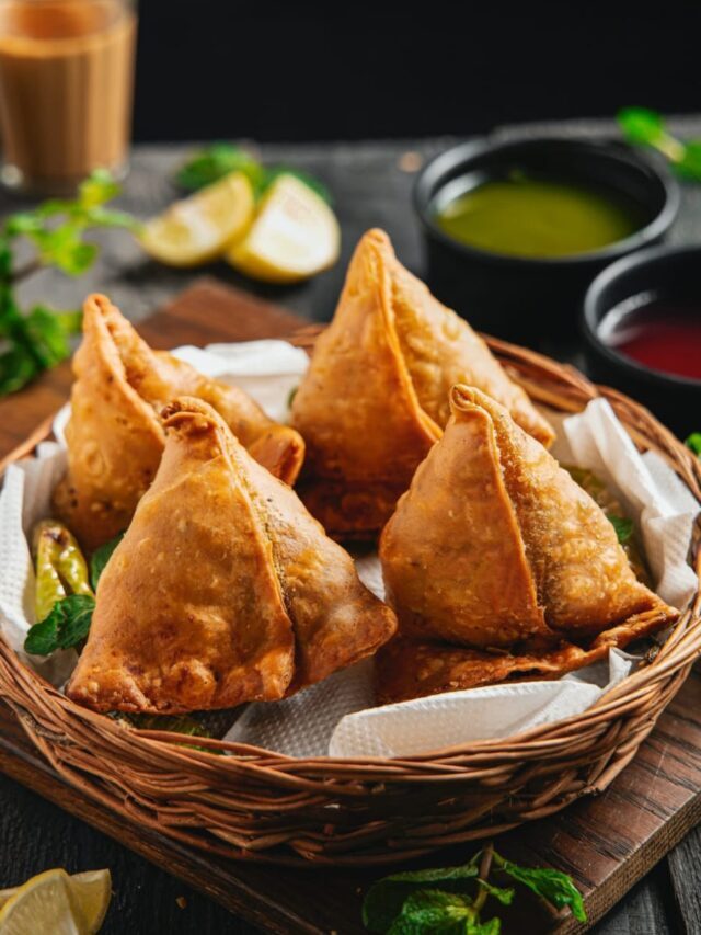 How to make crispy Samosa at home easily