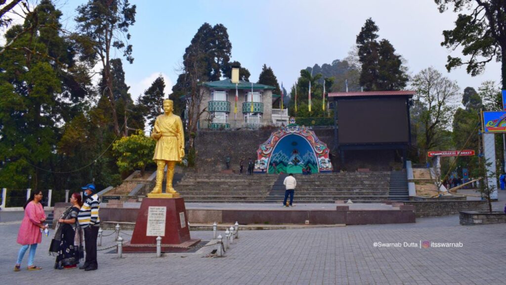 tourist places near mall road darjeeling